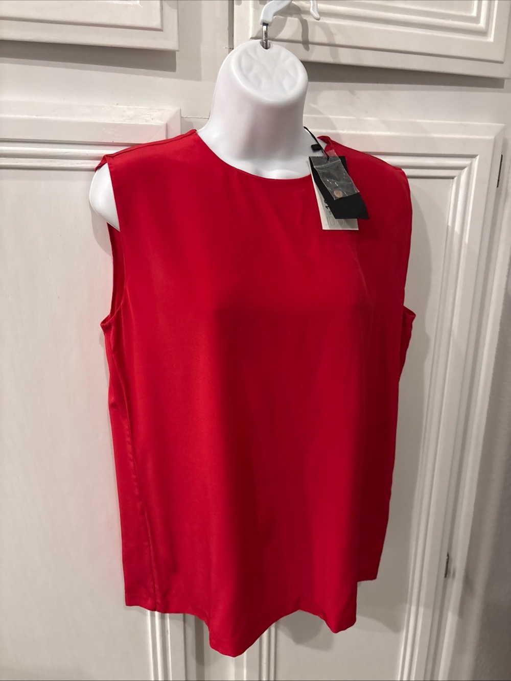 NWT Raoul Ladies 100% Silk  Tomato Red  Sleeveless Blouse  Top  Size 12 US